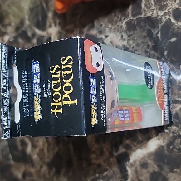 Hocus Pocus LOT (Winifred Sanderson) Mug & Pop Pez dispenser - Picture 6 of 13